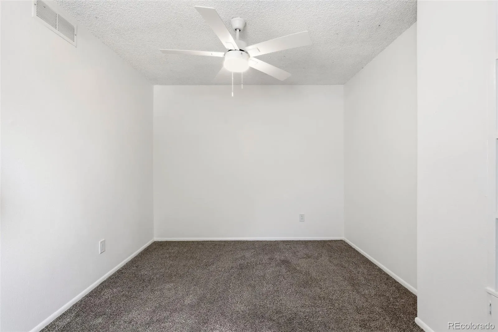 1719 S Lee Street #D Lakewood CO 80232 | MLS #REC2338886 05202026194238 1600 19