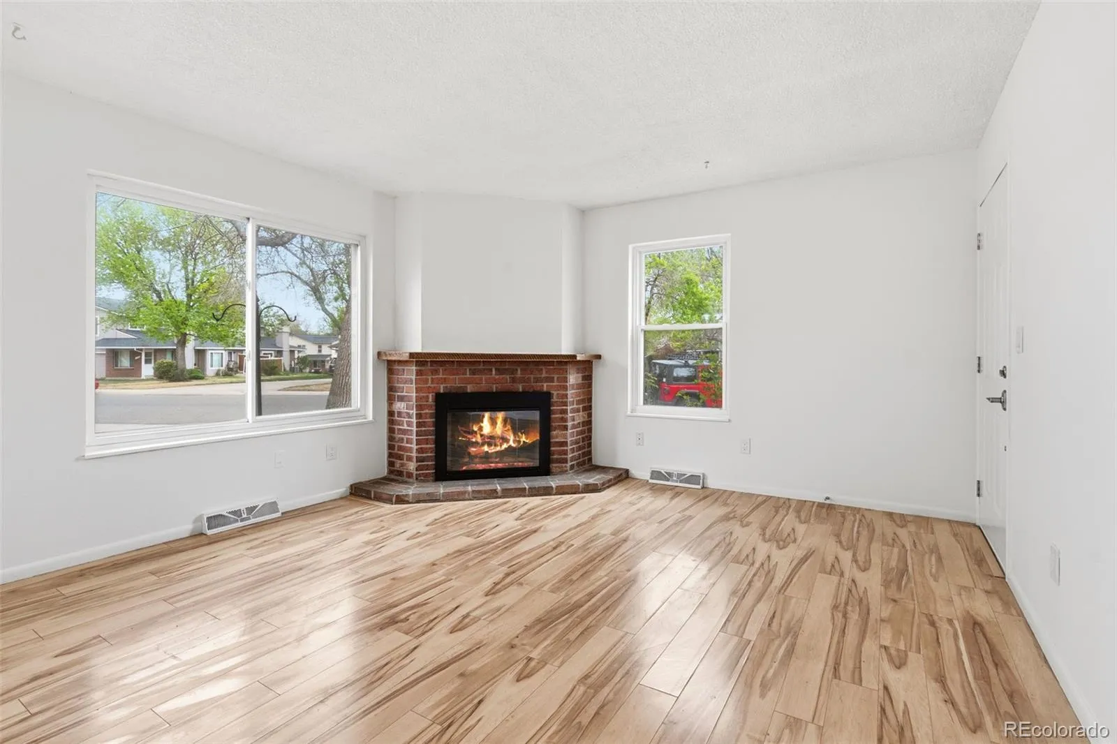 1719 S Lee Street #D Lakewood CO 80232 | MLS #REC2338886 05202026194238 1600 5