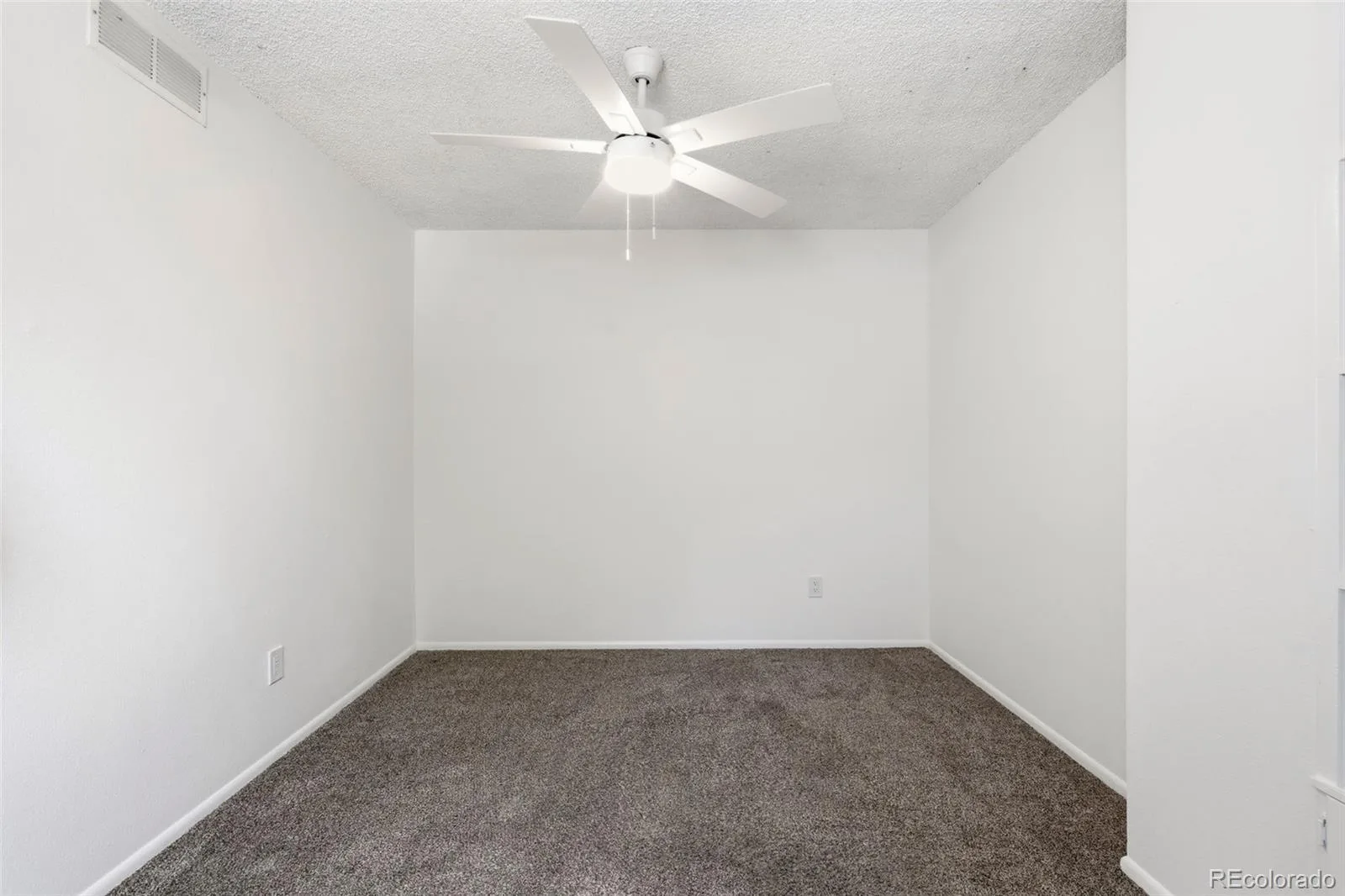 1719 S Lee Street #D Lakewood CO 80232 | MLS #REC2338886 09292026234728 1600 19