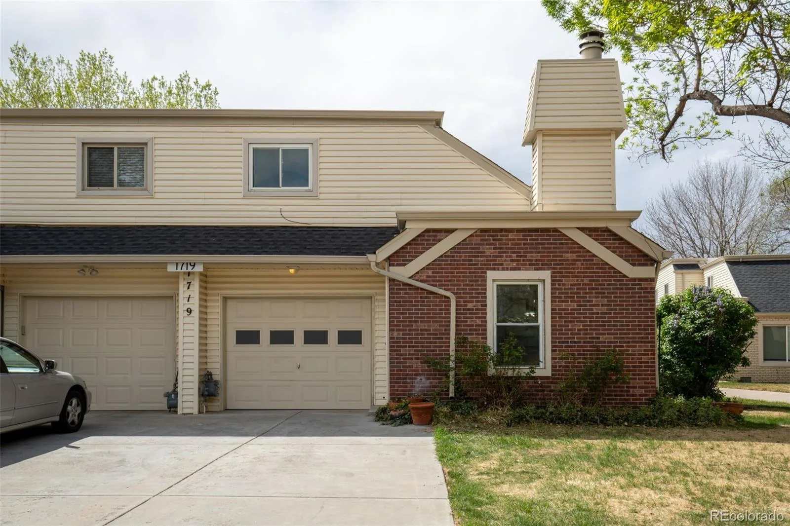 1719 S Lee Street #D Lakewood CO 80232 | MLS #REC2338886 09292026234728 1600 26