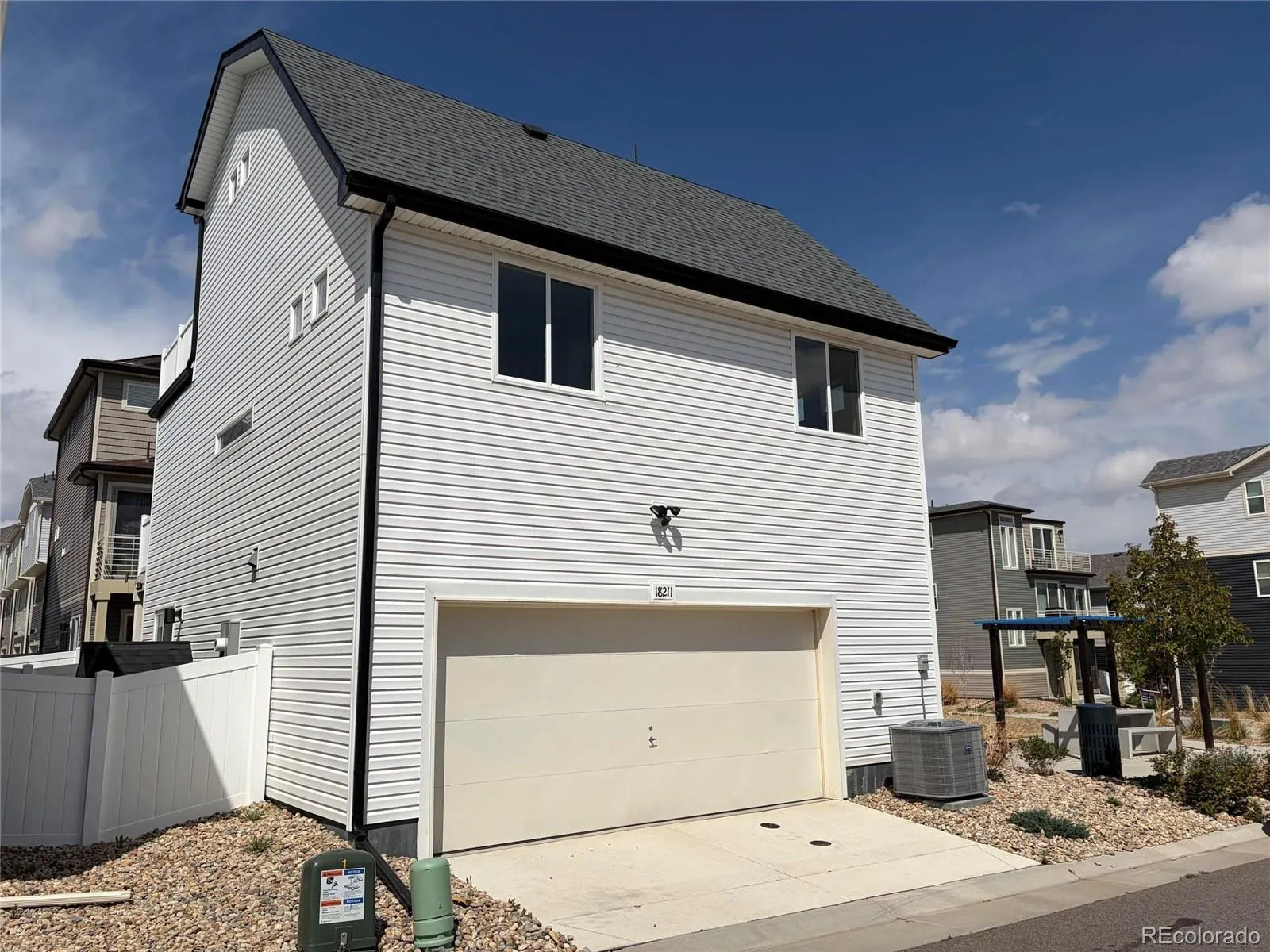 18211 E 51st Avenue Denver CO 80249 MLS #REC2341793 05052026034833 1600 29