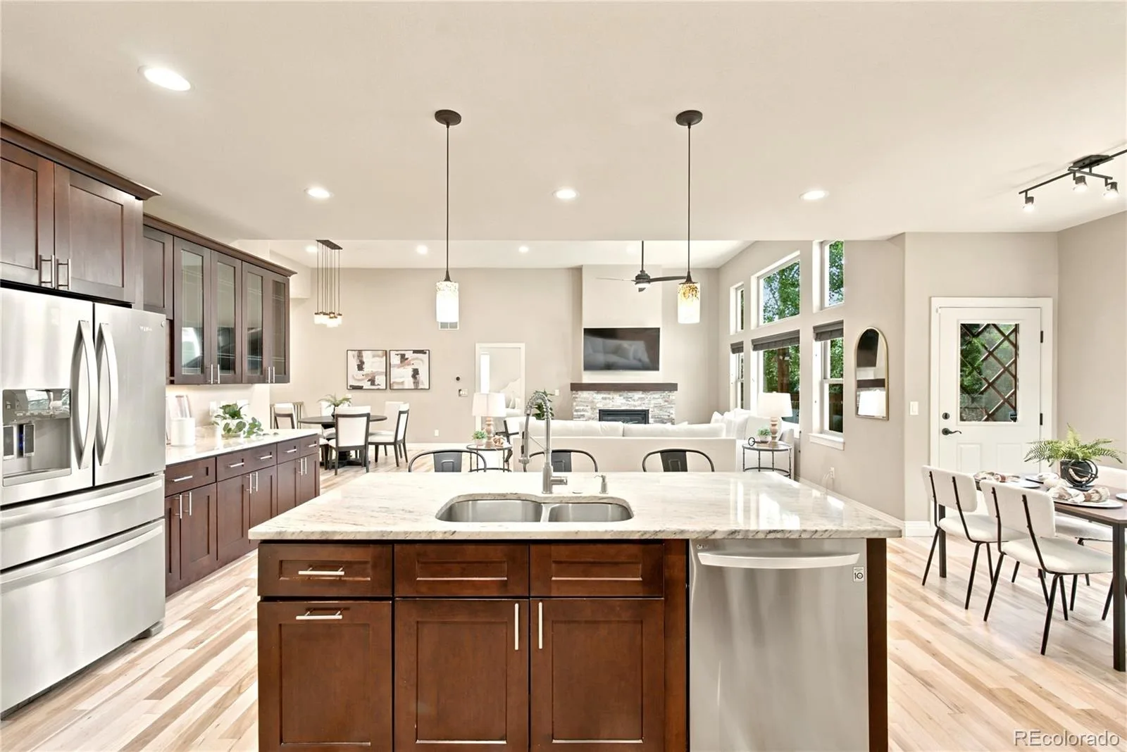 9851 W 71st Avenue Arvada CO 80004 MLS #REC2341923 06192026234442 1600 14