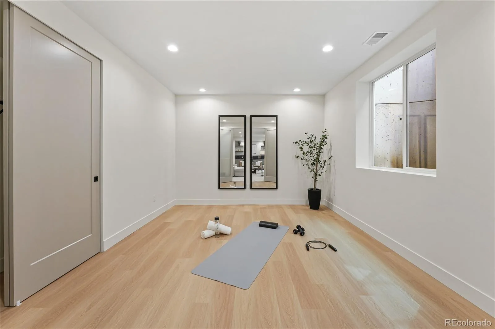1060 S Ogden Street Denver CO 80209 MLS #REC2347005 06092026024351 1600 29