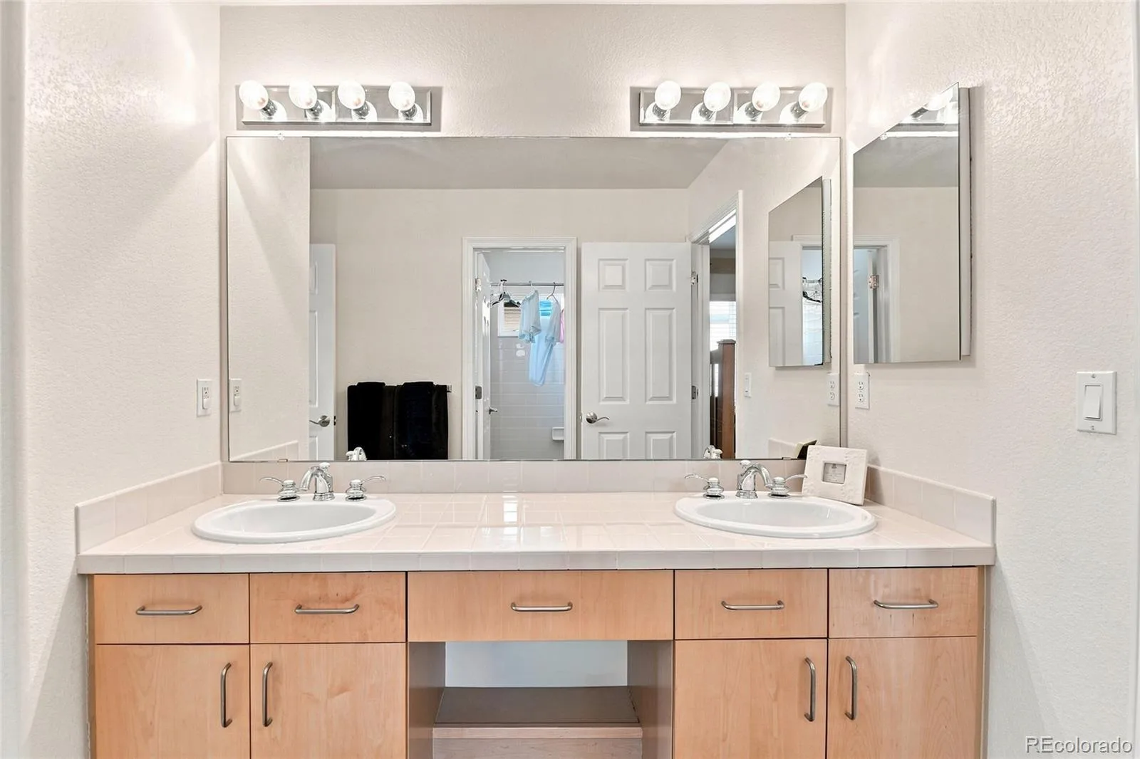 6072 Vacquero Drive Castle Rock CO 80108 | MLS #REC2347148 08112026183233 1600 23