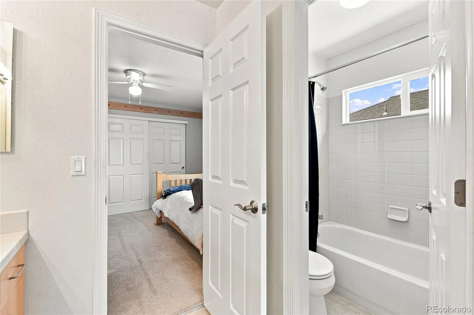 6072 Vacquero Drive Castle Rock CO 80108 | MLS #REC2347148 08112026183233 1600 24