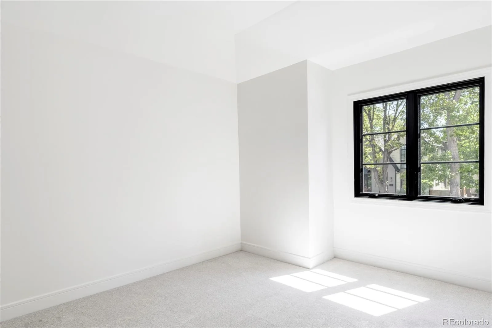 1059 S York Street Denver CO 80209 MLS #REC2347820 05292026222740 1600 26