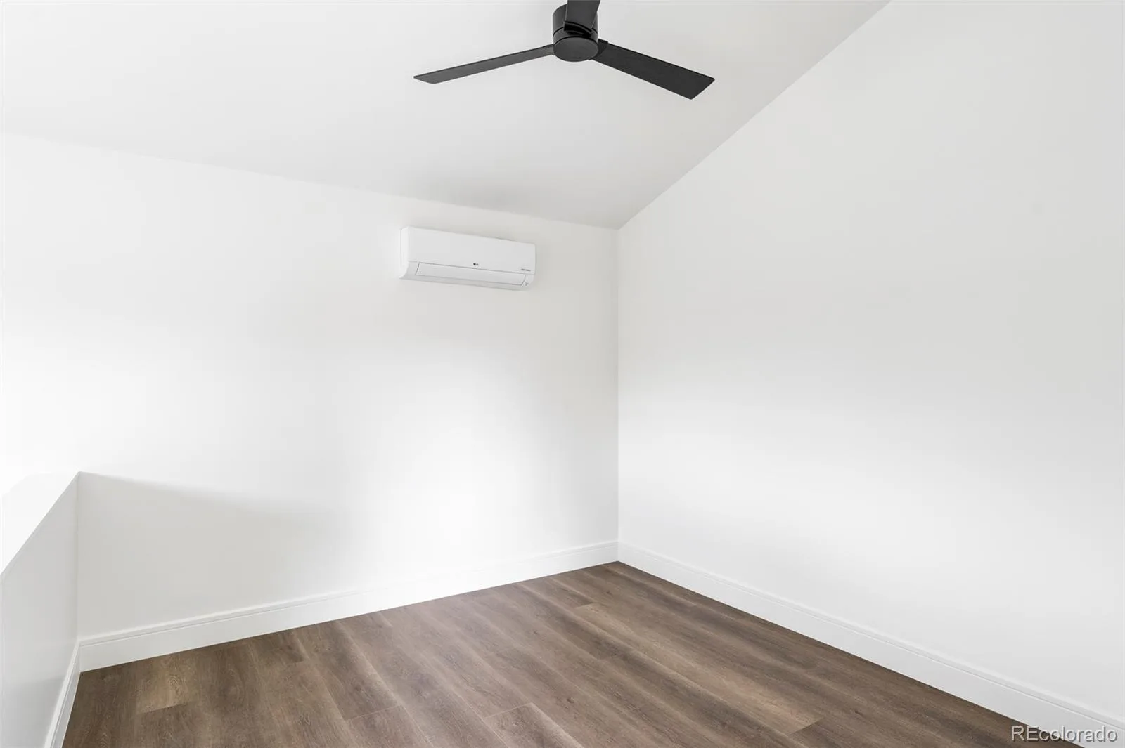1059 S York Street Denver CO 80209 MLS #REC2347820 05292026222740 1600 48