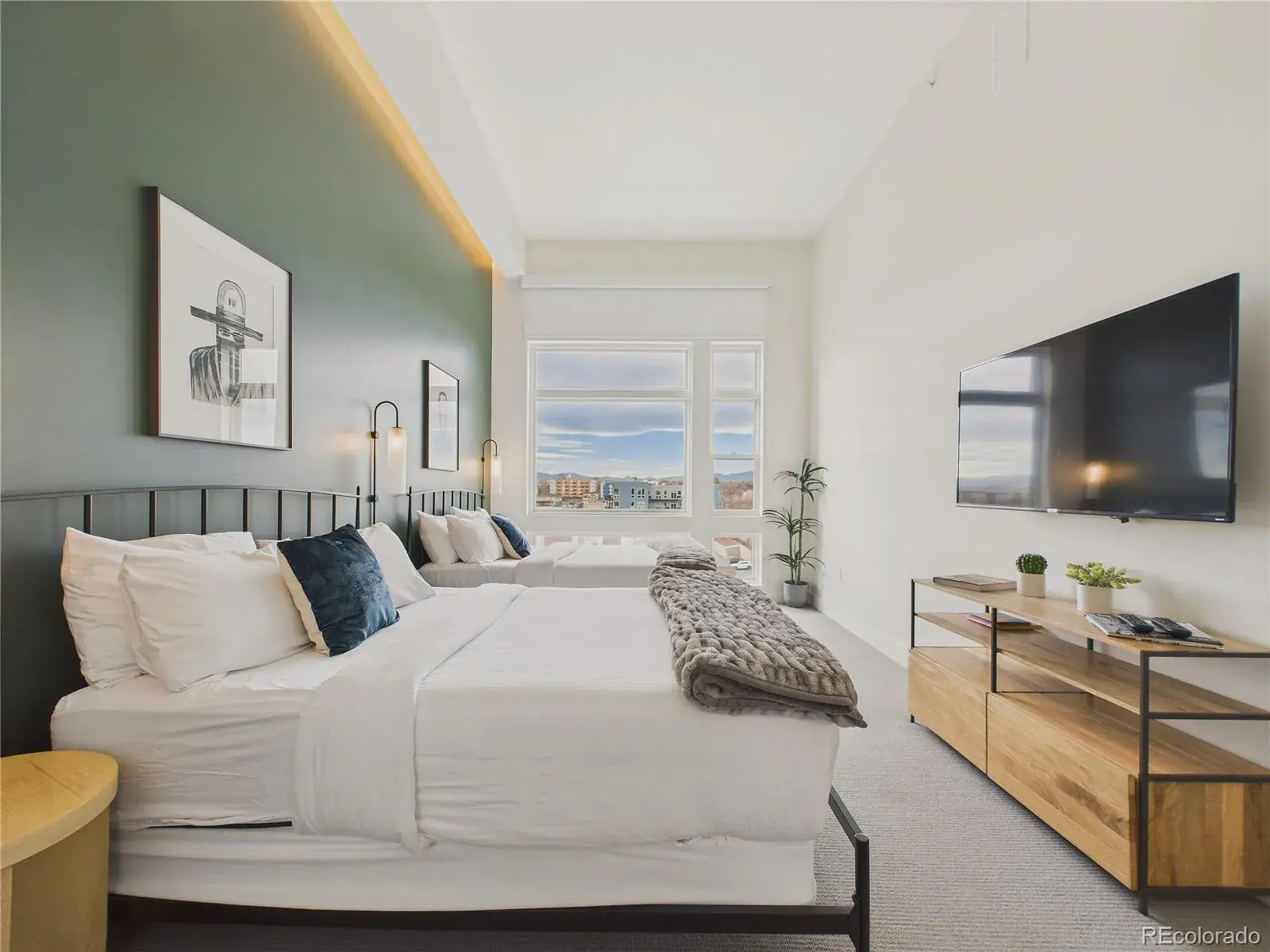 11212025022255 1600 32