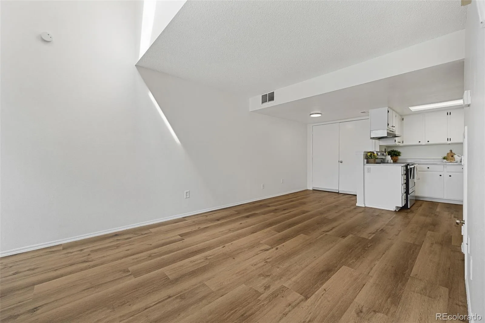 17094 E Tennessee Drive #213 Aurora CO 80017 MLS #REC2360503 06012026185405 1600 4