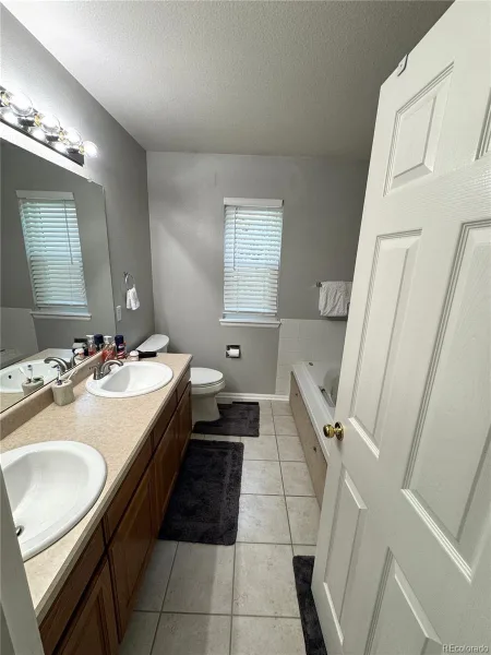 18937 E Crestridge Circle Aurora CO 80015 | MLS #REC2364675 08052026181411 800 9