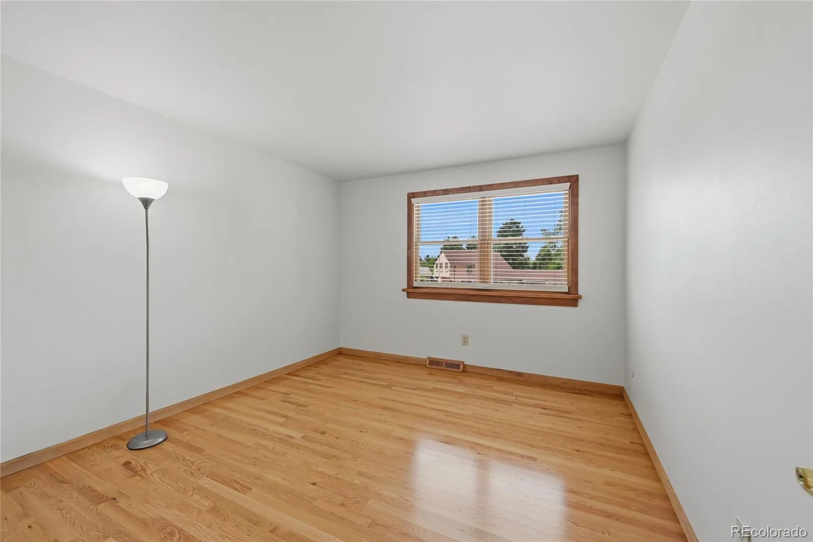 2688 S Macon Court Aurora CO 80014 MLS #REC2374199 05122026190006 1600 15