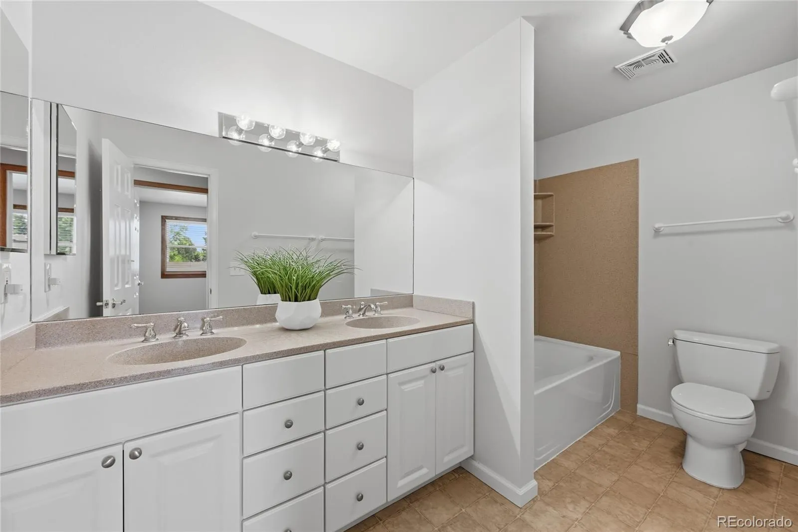 2688 S Macon Court Aurora CO 80014 MLS #REC2374199 05122026190006 1600 18
