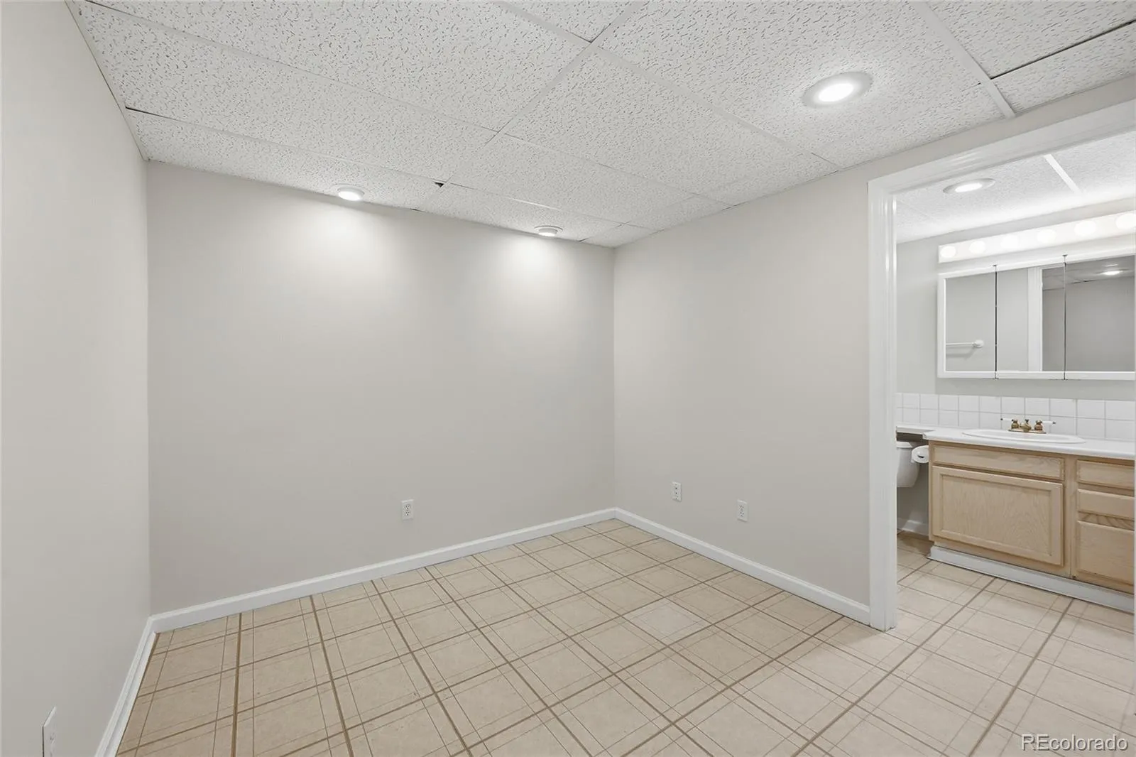 2688 S Macon Court Aurora CO 80014 MLS #REC2374199 05122026190006 1600 20