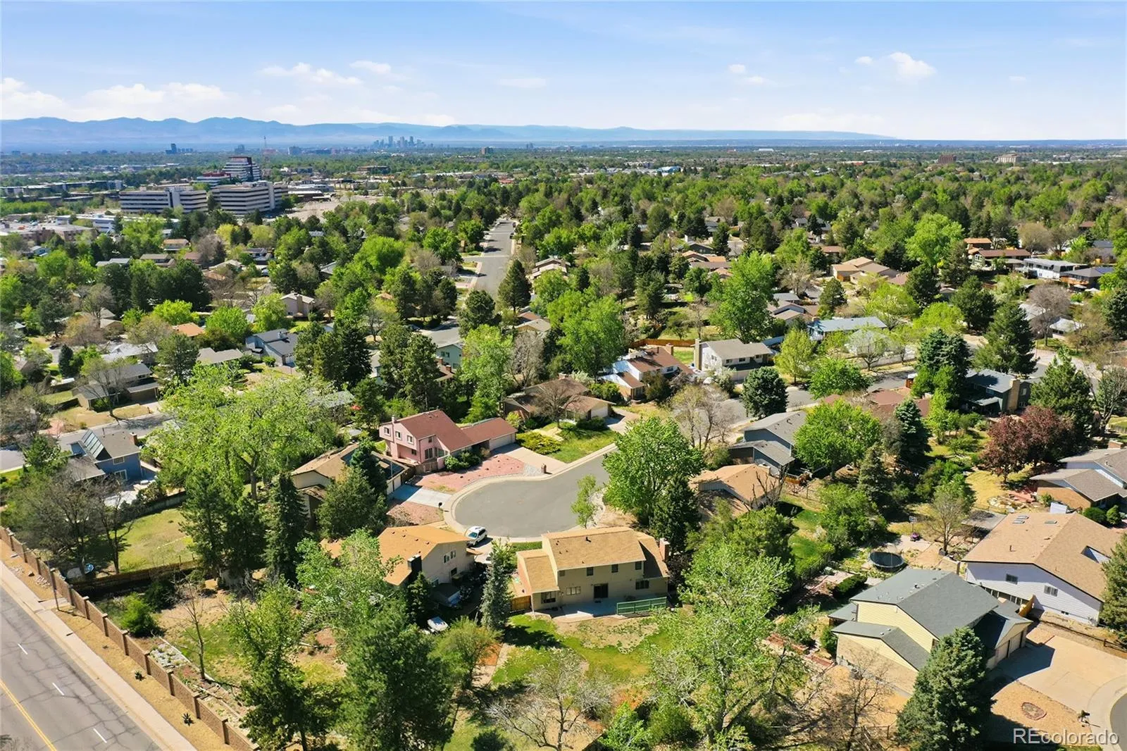 2688 S Macon Court Aurora CO 80014 MLS #REC2374199 05122026190006 1600 27
