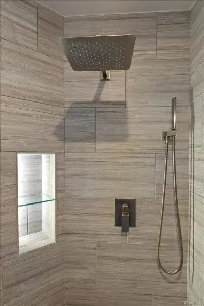 11182025192656 800 17