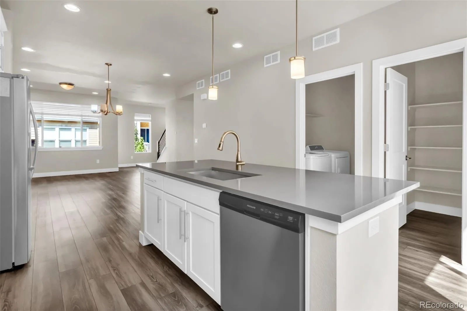 6741 S Tempe Court Aurora CO 80016 | MLS #REC2382661 08082026003028 1600 11