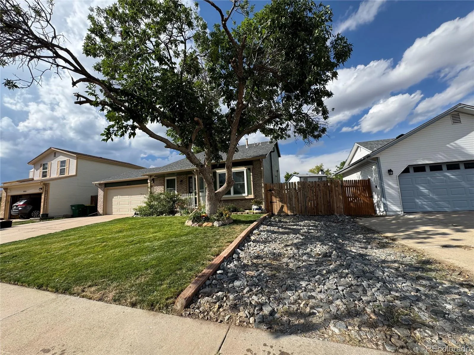 19727 E Oxford Drive Aurora CO 80013 | MLS #REC2383075 08272026232700 1600 1
