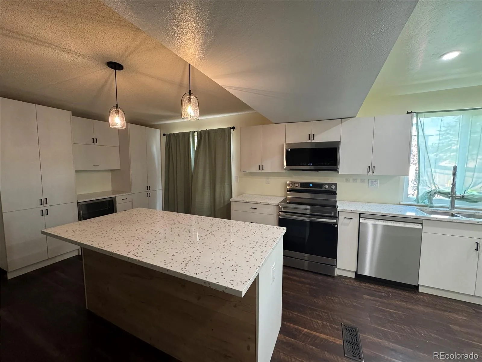 19727 E Oxford Drive Aurora CO 80013 | MLS #REC2383075 08272026232700 1600 6