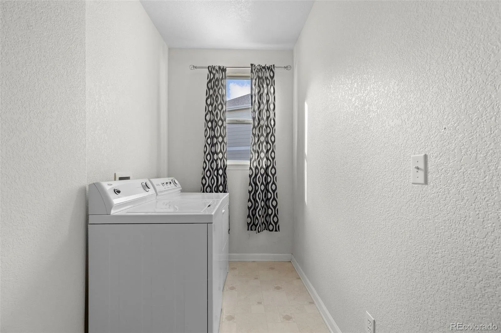 16879 E Caley Circle Aurora CO 80016 MLS #REC2383376 05162026050527 1600 13