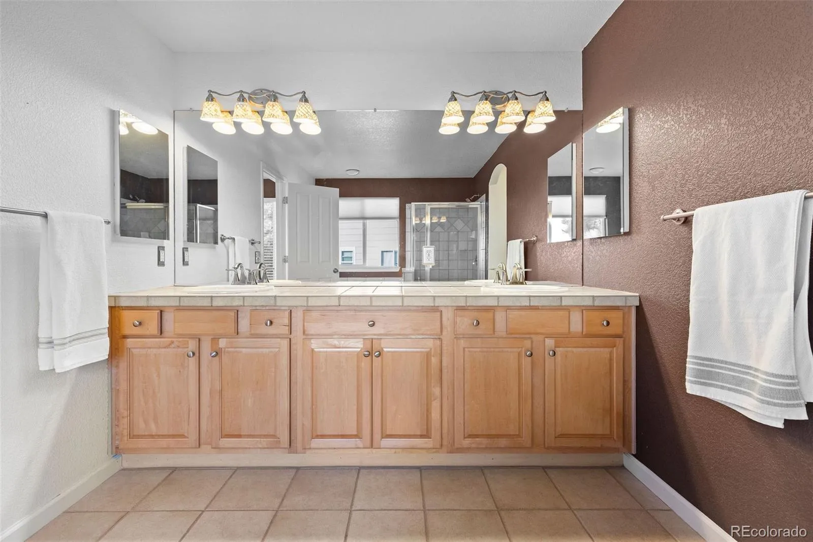 16879 E Caley Circle Aurora CO 80016 MLS #REC2383376 05162026050527 1600 20