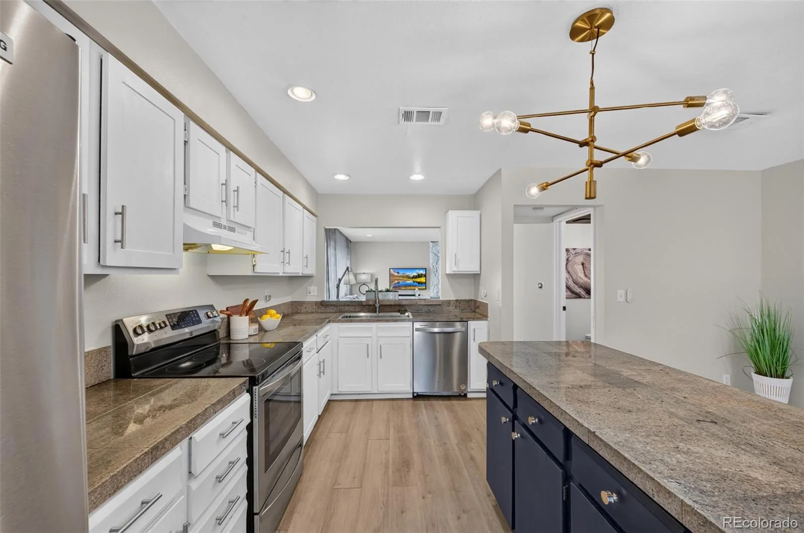 1306 S Carson Way Aurora CO 80012 | MLS #REC2384583 09052026132922 1600 11