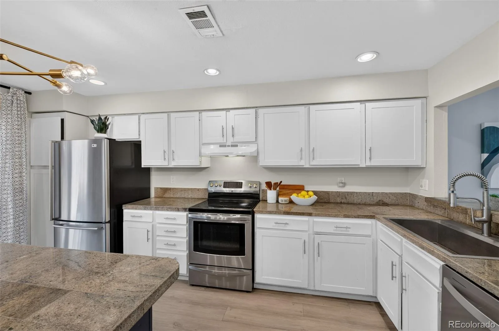 1306 S Carson Way Aurora CO 80012 | MLS #REC2384583 09052026132922 1600 13