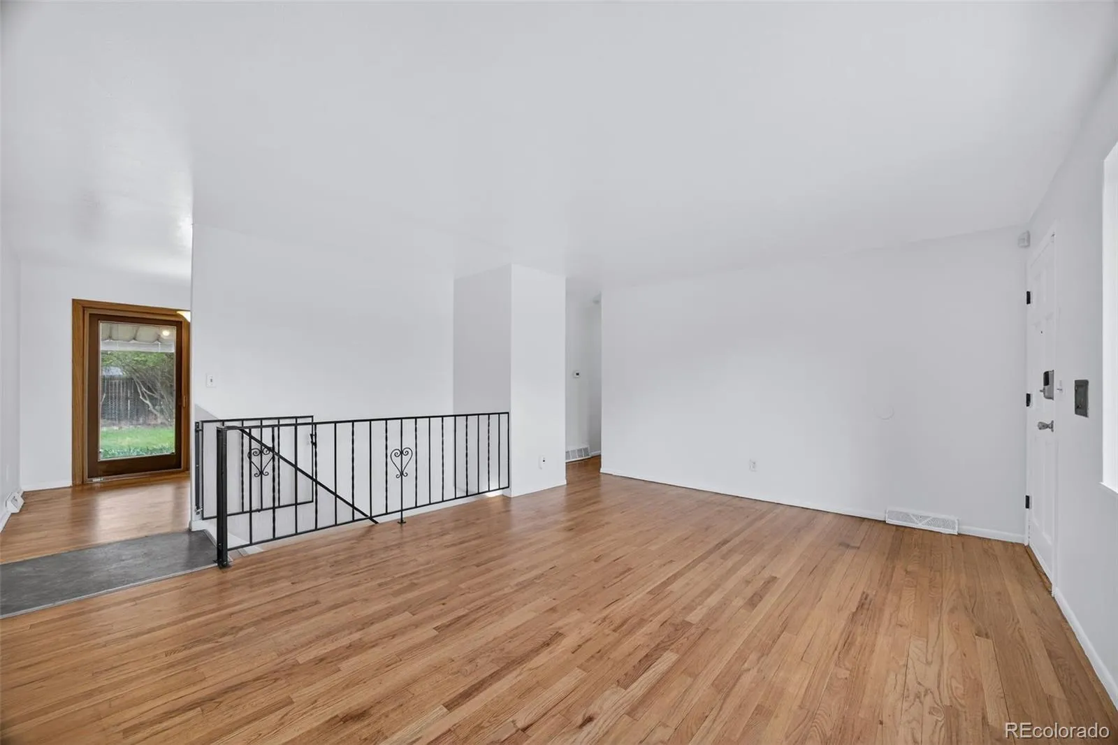 04032026180518 1600 10