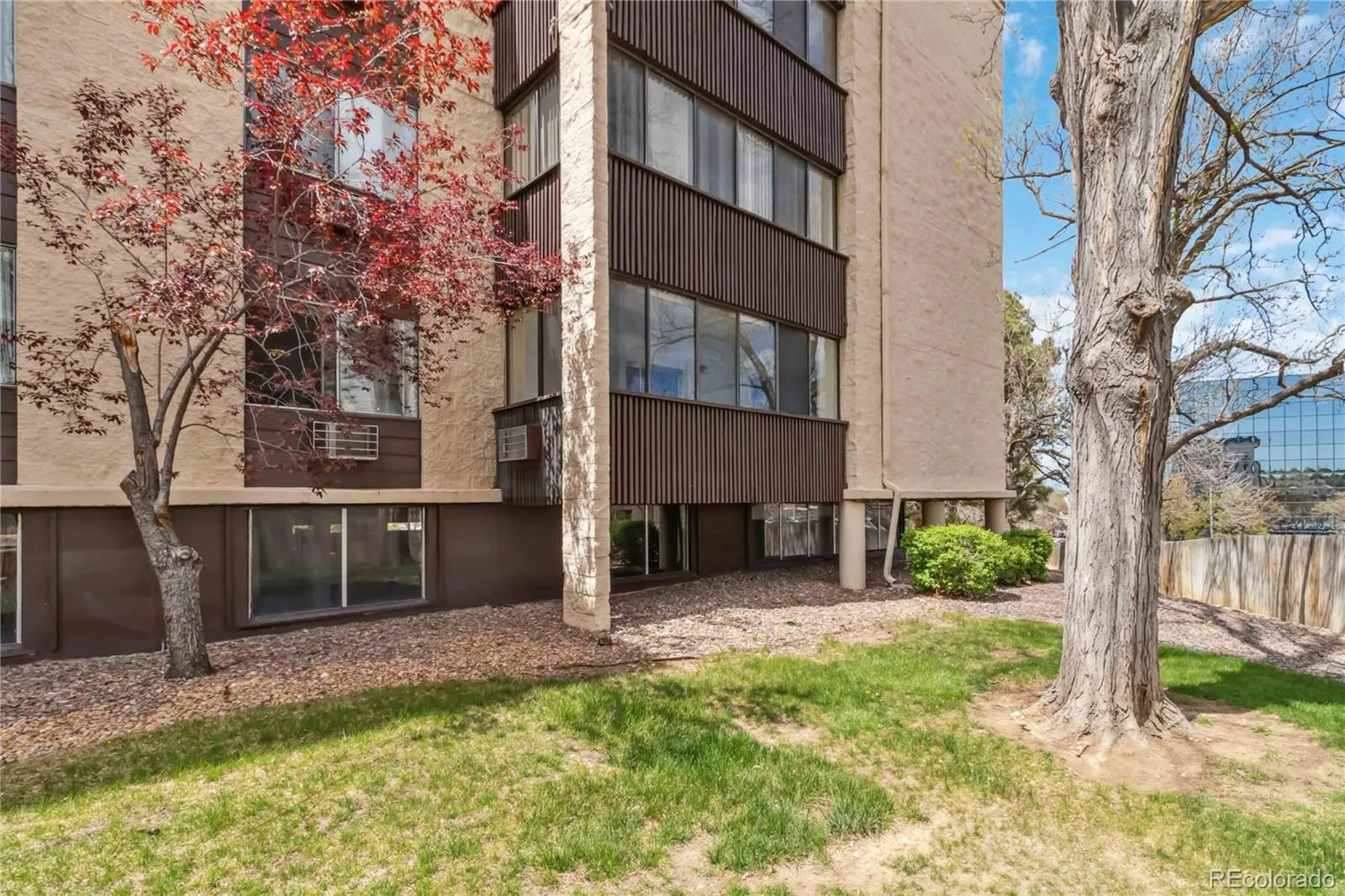 04162026212259 1600 44