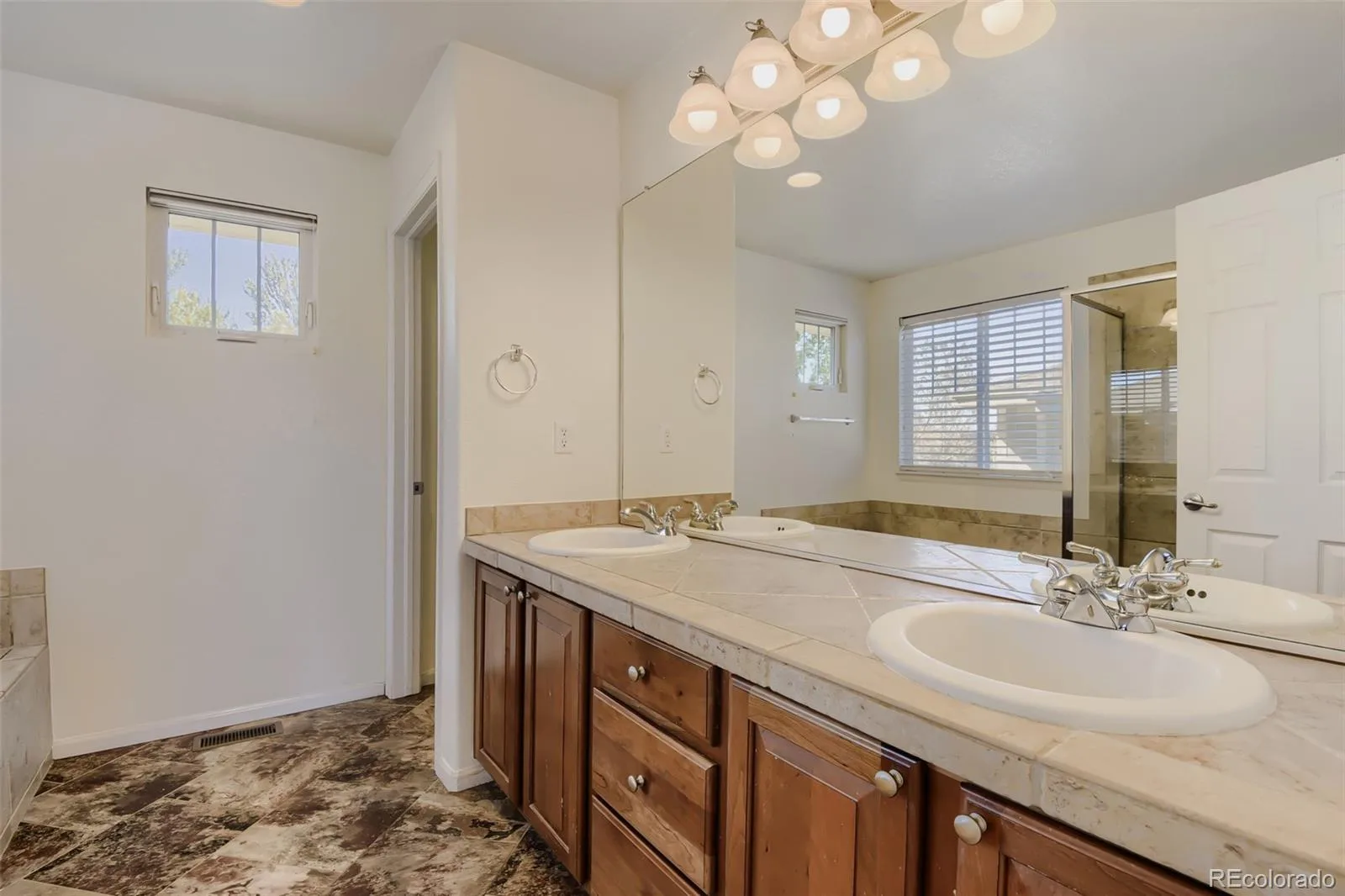 10805 Hickory Ridge Street Highlands Ranch CO 80126 | MLS #REC2399154 07242026234552 1600 23