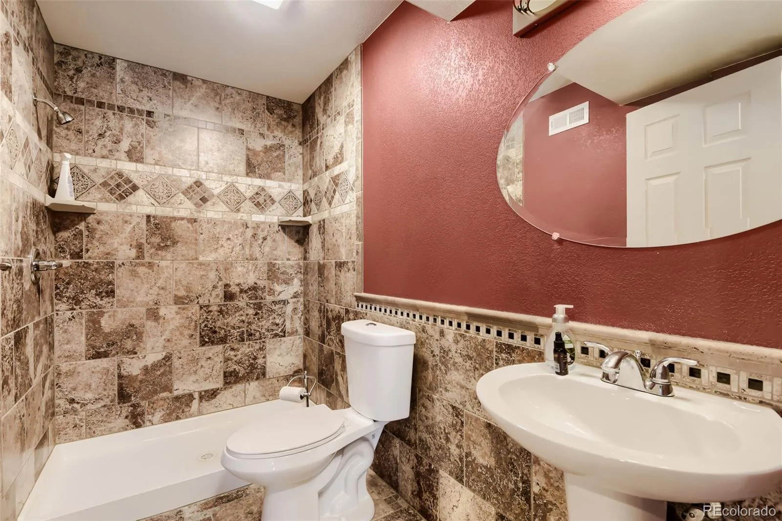 10805 Hickory Ridge Street Highlands Ranch CO 80126 | MLS #REC2399154 07242026234552 1600 32