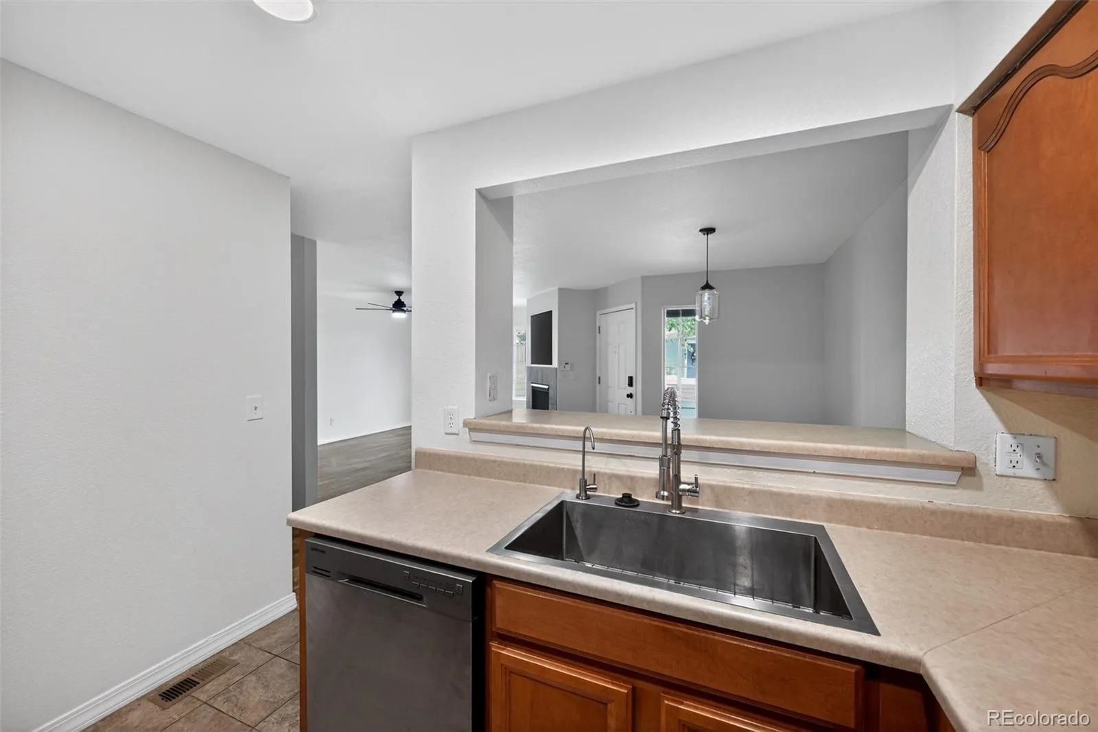 2501 Cutters Circle #102 Castle Rock CO 80108 | MLS #REC2401020 08082026003033 1600 8