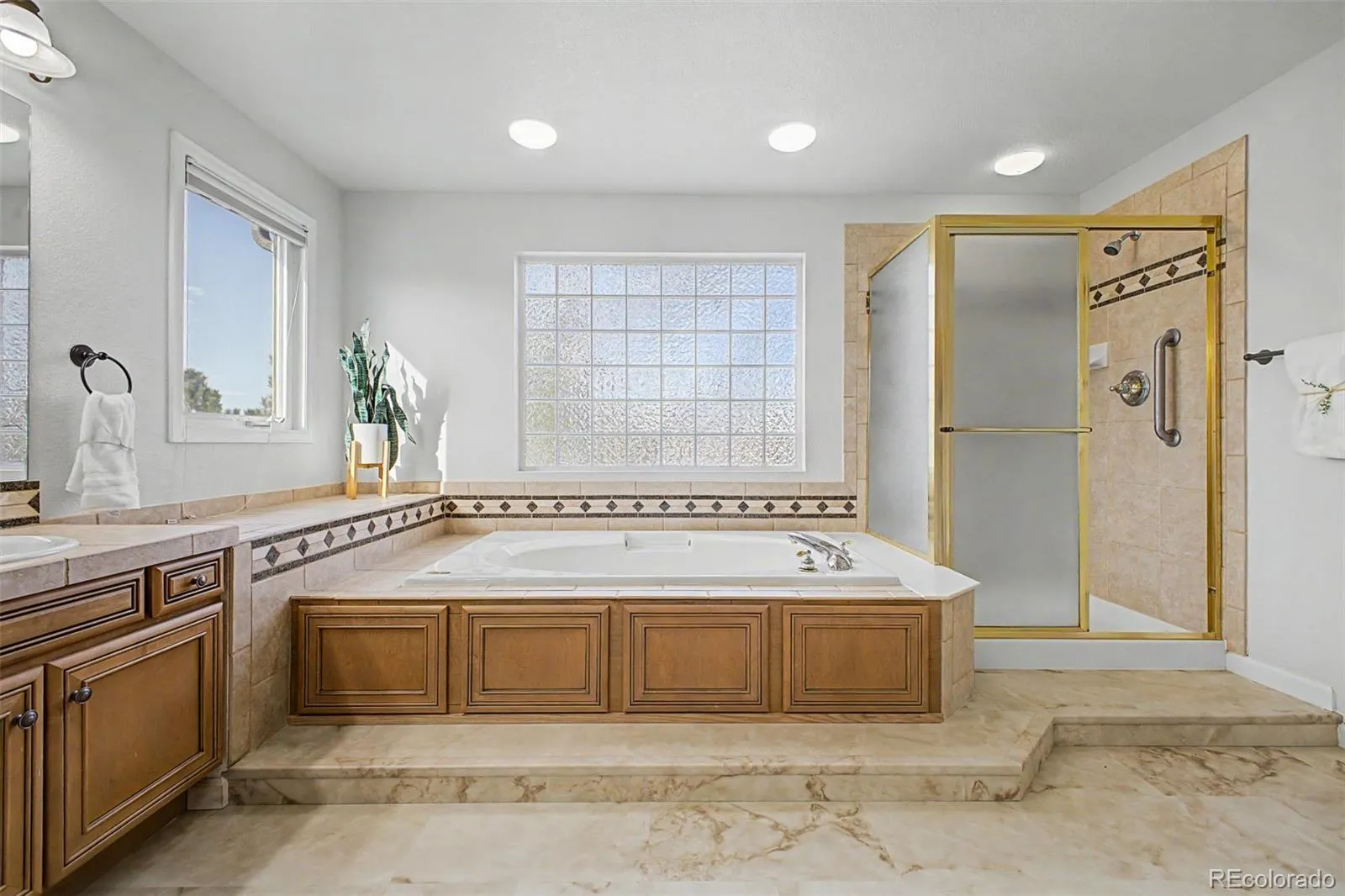 16131 E Lake Drive Aurora CO 80016 MLS #REC2401187 04242026143739 1600 29