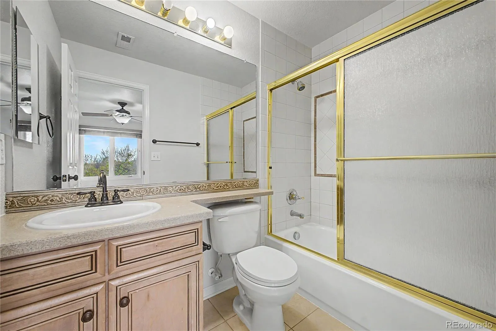 16131 E Lake Drive Aurora CO 80016 MLS #REC2401187 04242026143739 1600 33