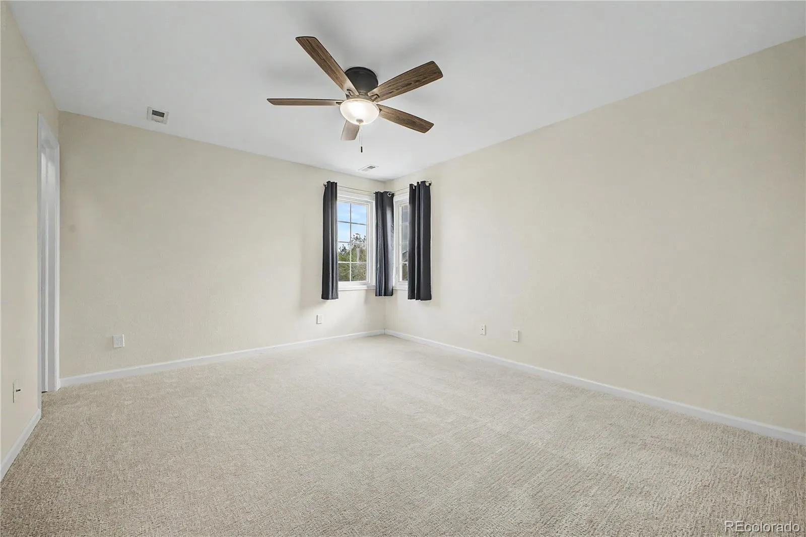 16131 E Lake Drive Aurora CO 80016 MLS #REC2401187 04242026143739 1600 34