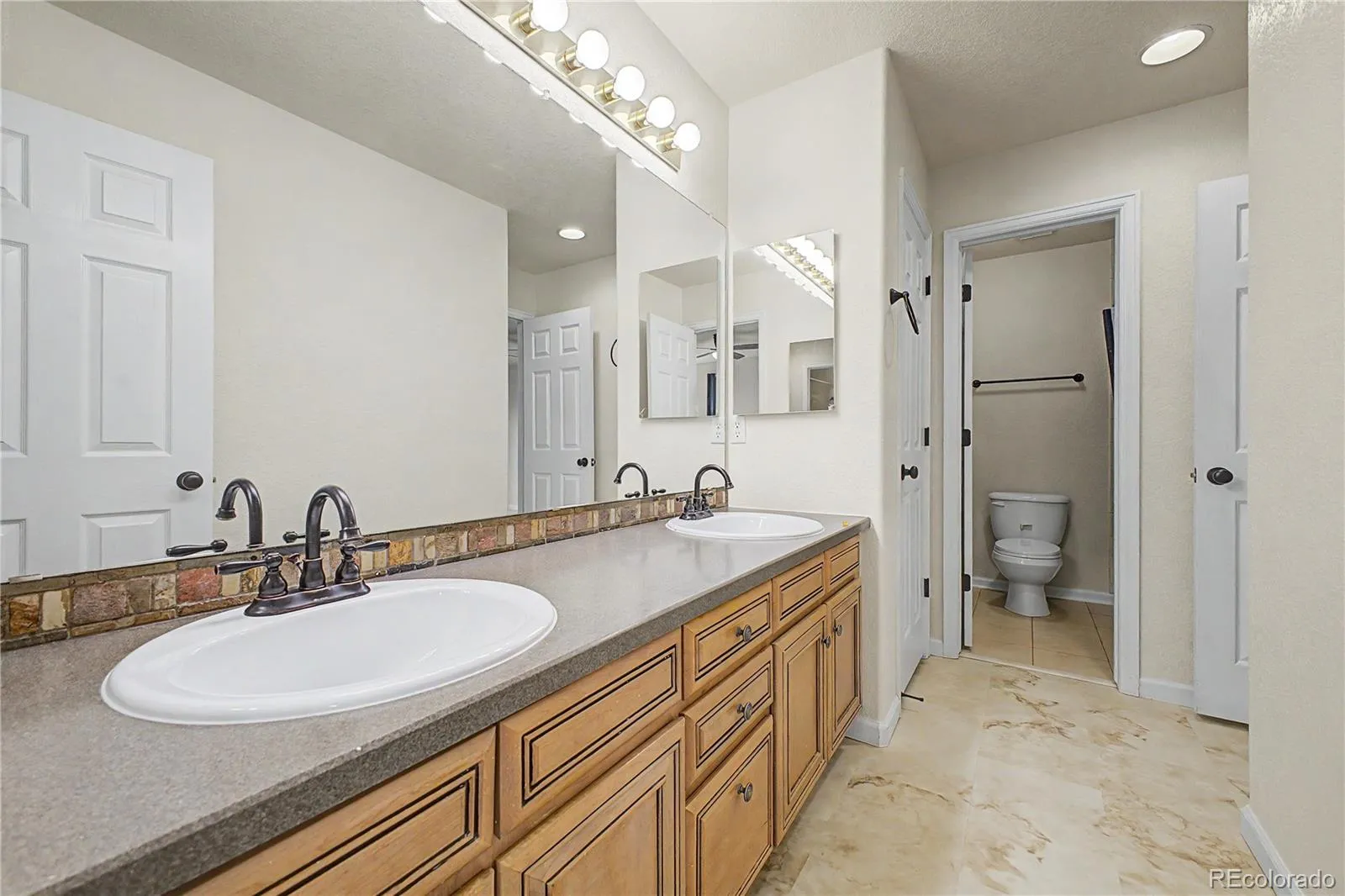 16131 E Lake Drive Aurora CO 80016 MLS #REC2401187 04242026143739 1600 35