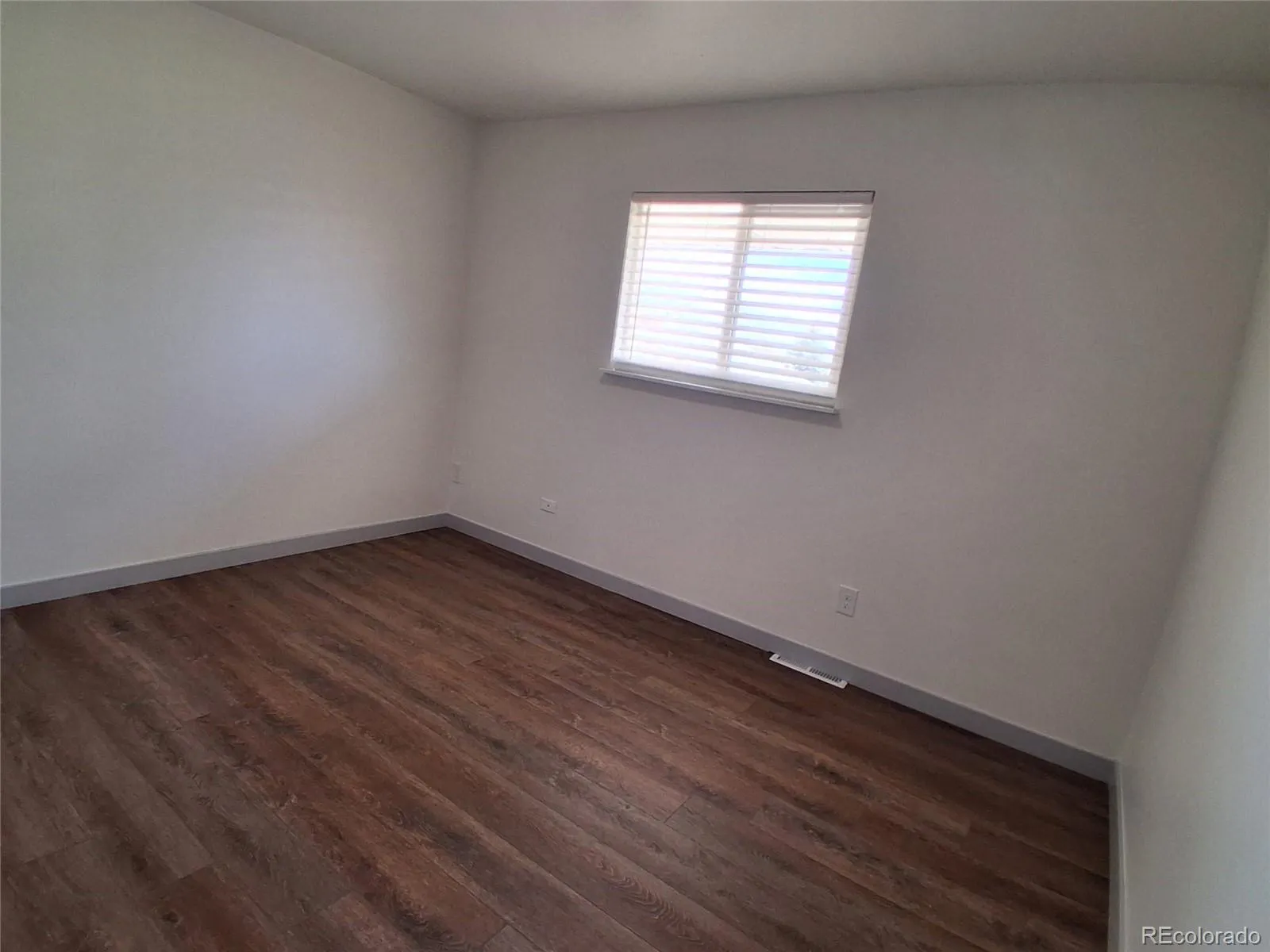 9080 E Nassau Avenue Denver CO 80237 MLS #REC2408229 04272026233608 1600 19