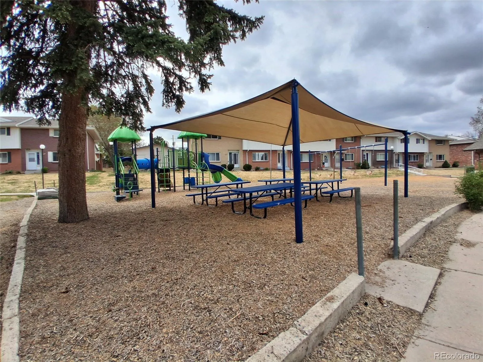 9080 E Nassau Avenue Denver CO 80237 MLS #REC2408229 04272026233608 1600 33