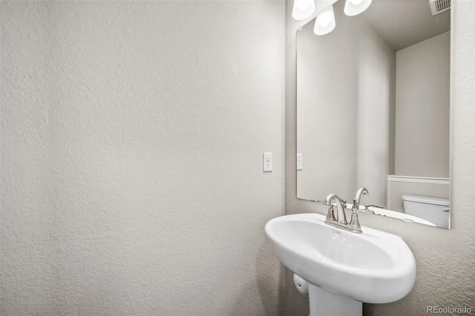 3942 N Tempe Street Aurora CO 80019 MLS #REC2411020 02132026181853 1600 12