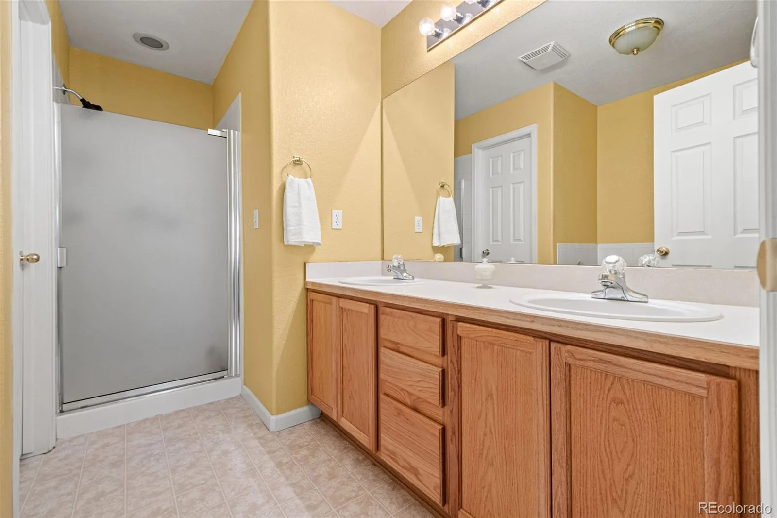 15555 E 40th Avenue #110 Denver CO 80239 | MLS #REC2411713 06202026195502 1600 17
