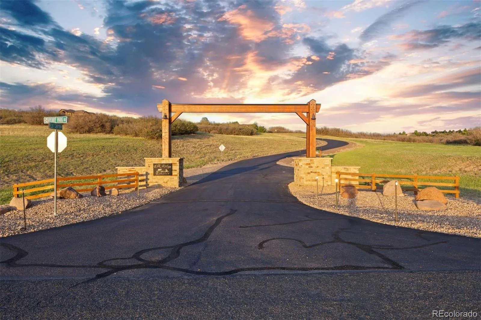 3044 Elk Canyon Circle Sedalia CO 80135 | MLS #REC2413047 06242026225402 1600 44