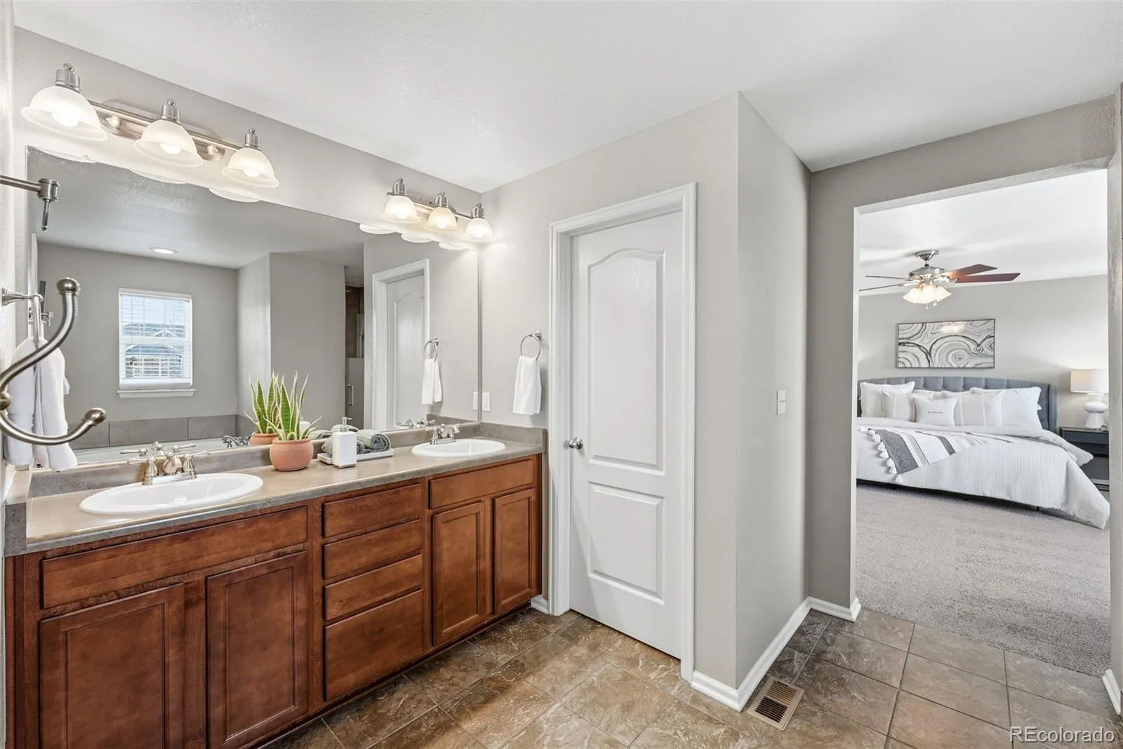 26009 E Frost Circle Aurora CO 80016 MLS #REC2414289 04162026173218 1600 19