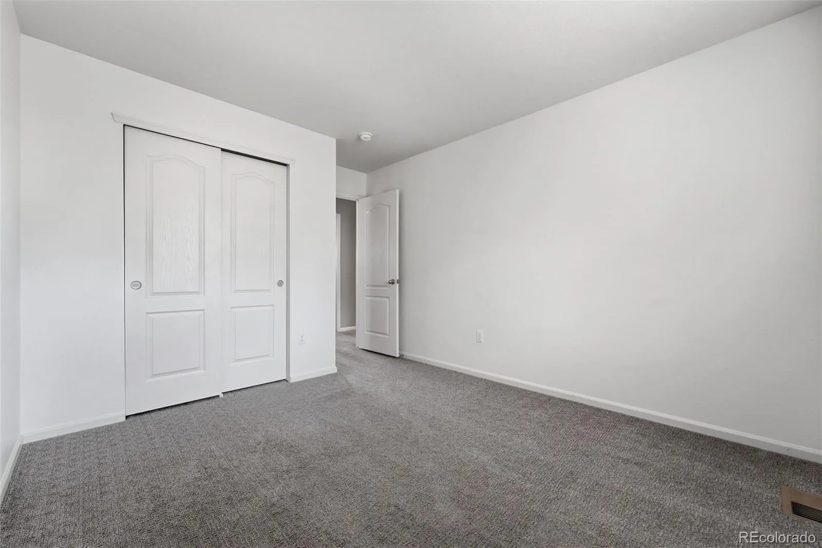 26009 E Frost Circle Aurora CO 80016 MLS #REC2414289 04162026173218 1600 22