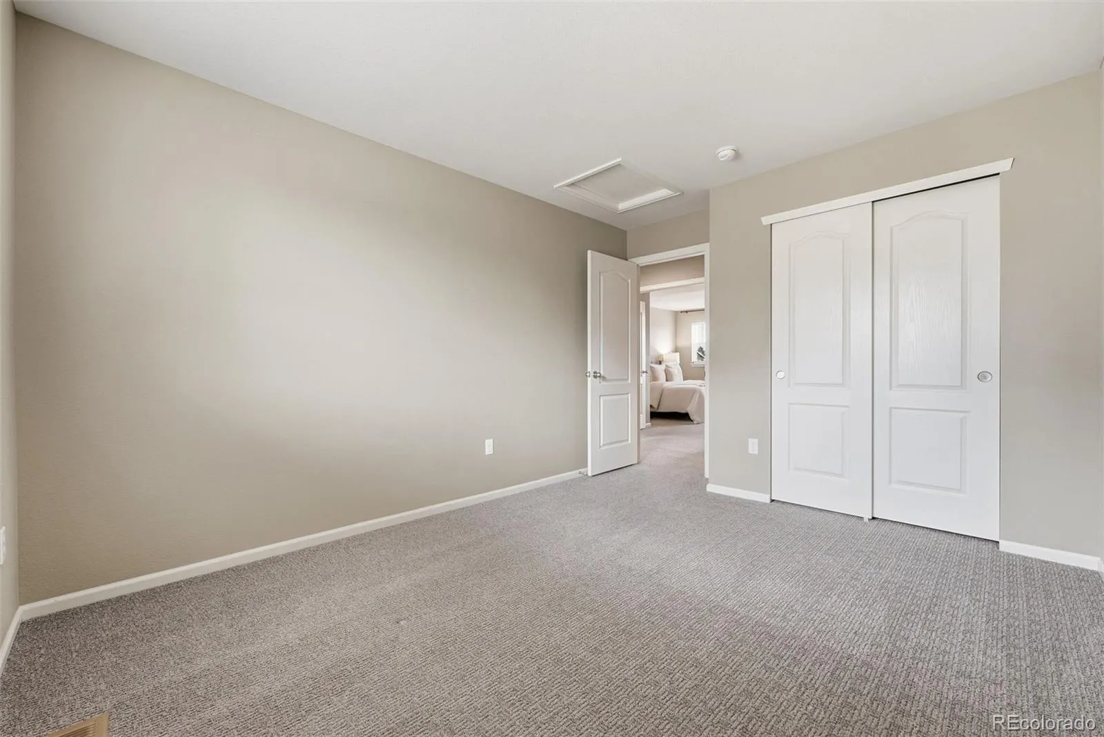 26009 E Frost Circle Aurora CO 80016 MLS #REC2414289 04162026173218 1600 23
