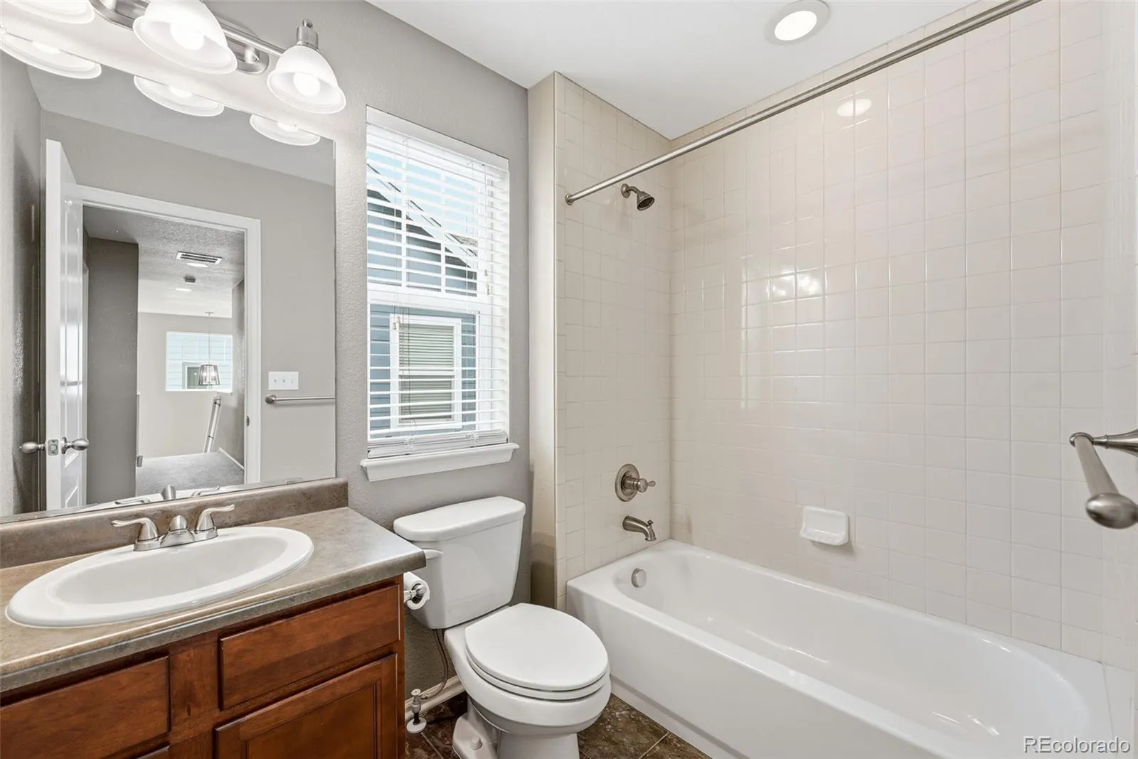 26009 E Frost Circle Aurora CO 80016 MLS #REC2414289 04162026173218 1600 24