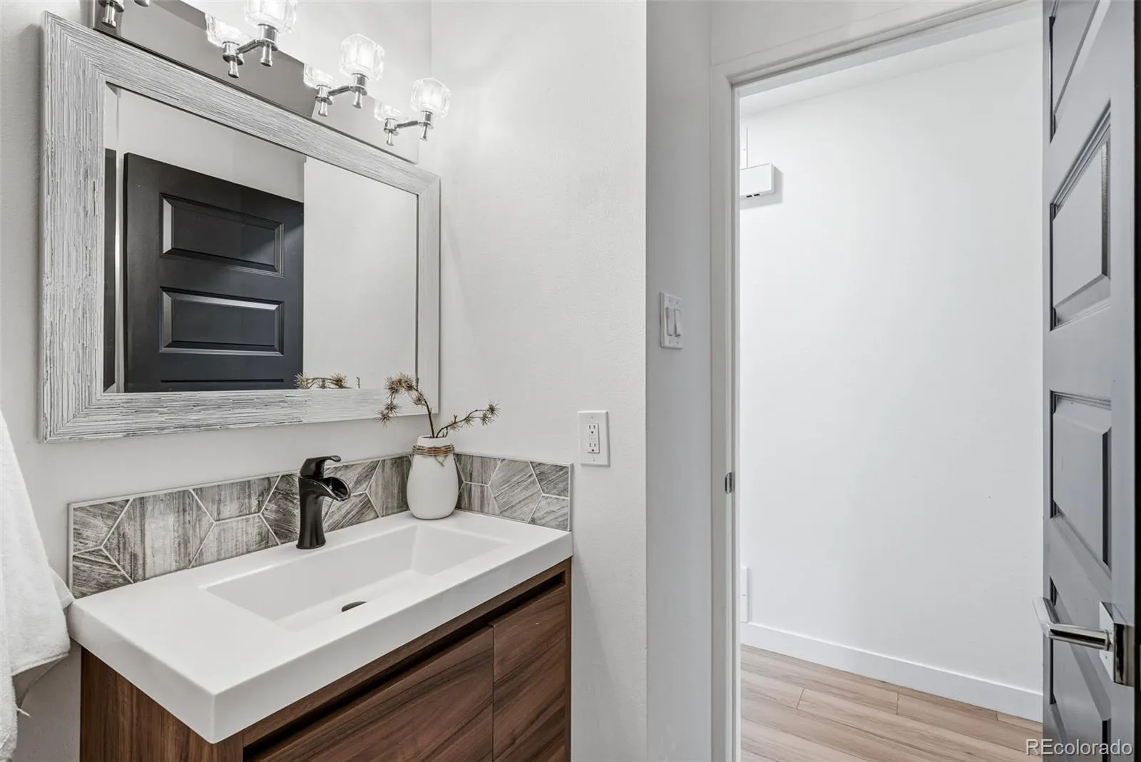 04092026002647 1600 16