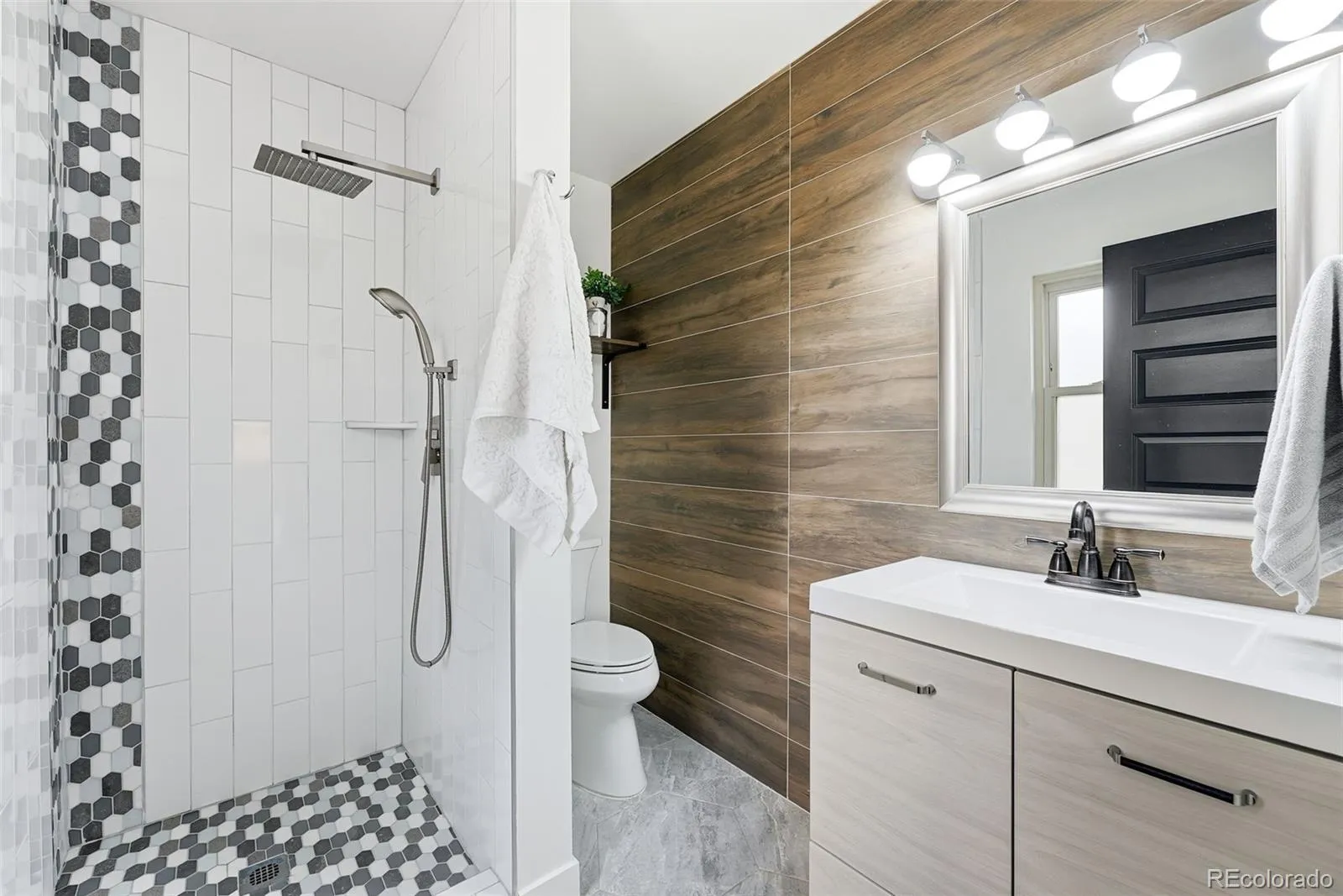 04092026002647 1600 22