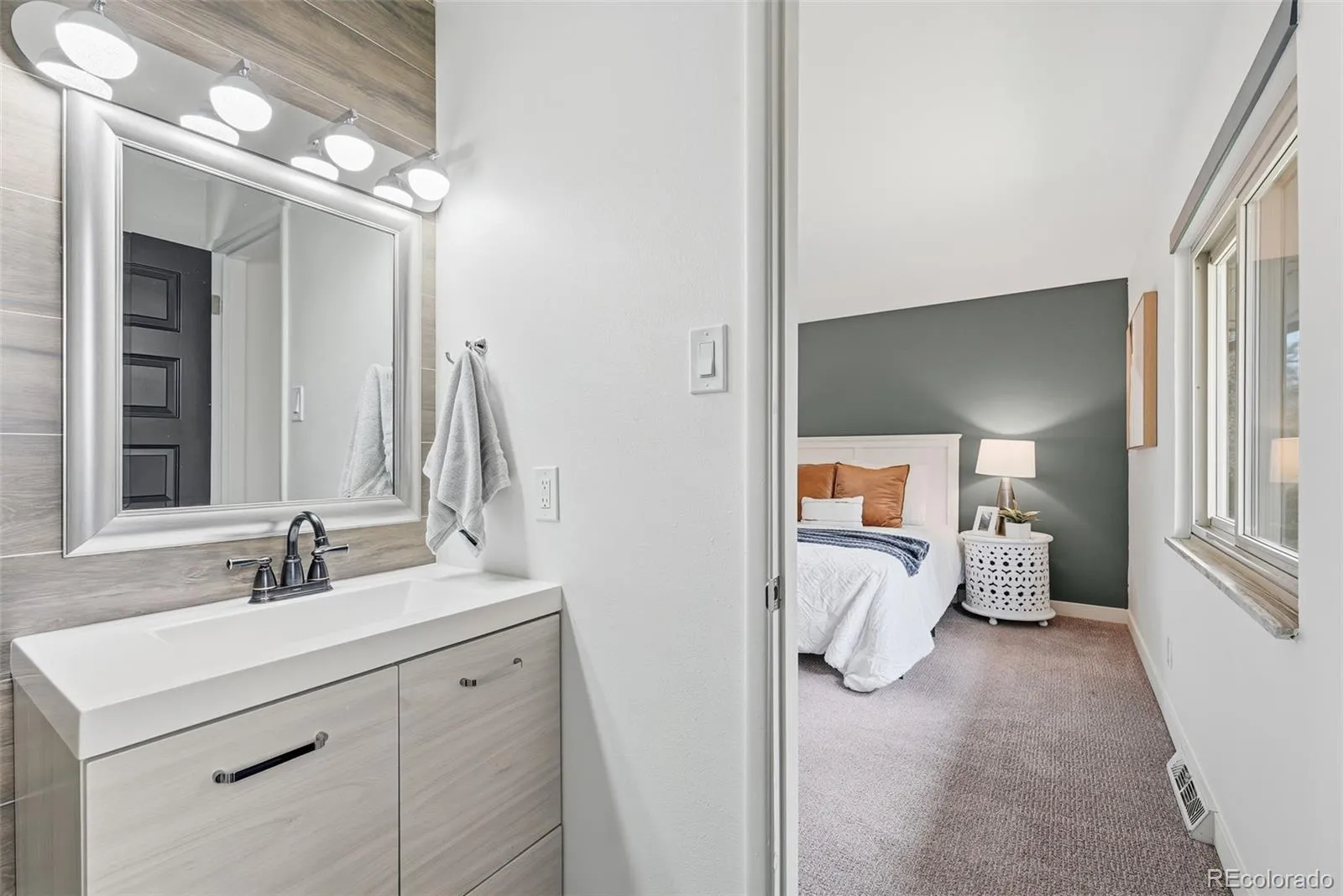 04092026002647 1600 24