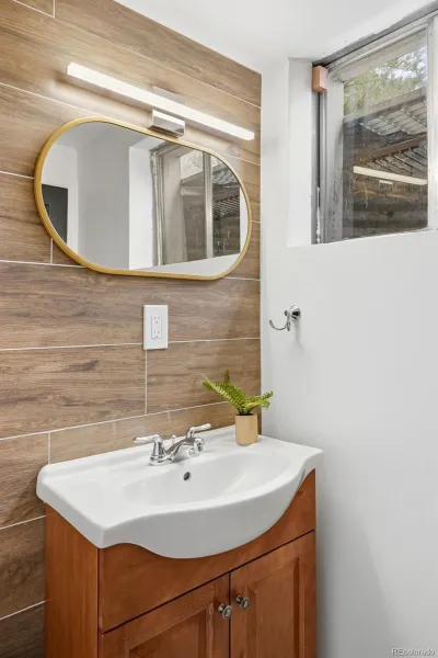 04092026002647 800 33