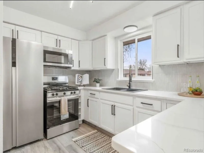 3313 Jasmine Street Denver CO 80207 MLS #REC2418682 07162026160745 800 3