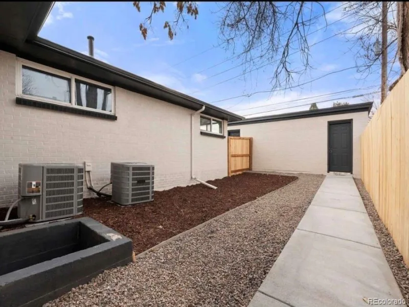 3313 Jasmine Street Denver CO 80207 MLS #REC2418682 07162026160745 800 9